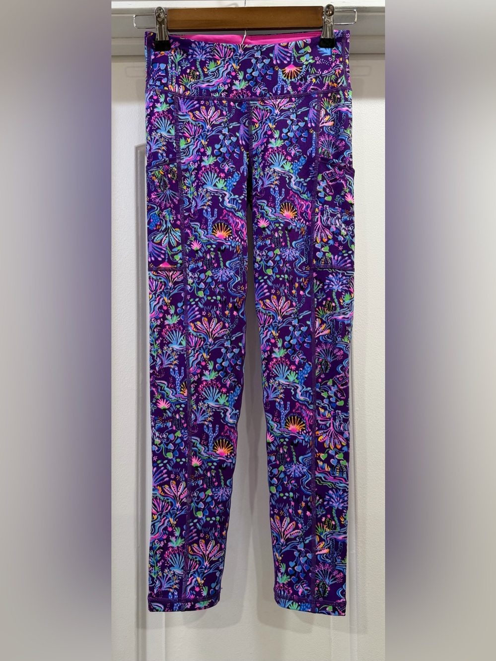 Lilly Pulitzer LUXLETIC Purple Berry Mid- Rise Leggings Size XS Tropical
